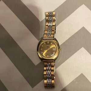 Vintage Seiko 7005-7099 "Dani" Automatic Date Gold Tone